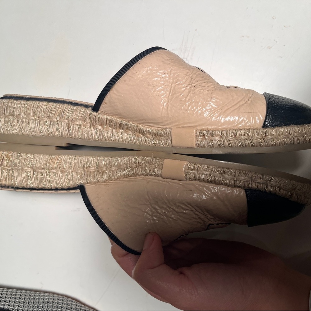 Chanel Two-Tone Beige and Black Mules - Picture 4 of 9